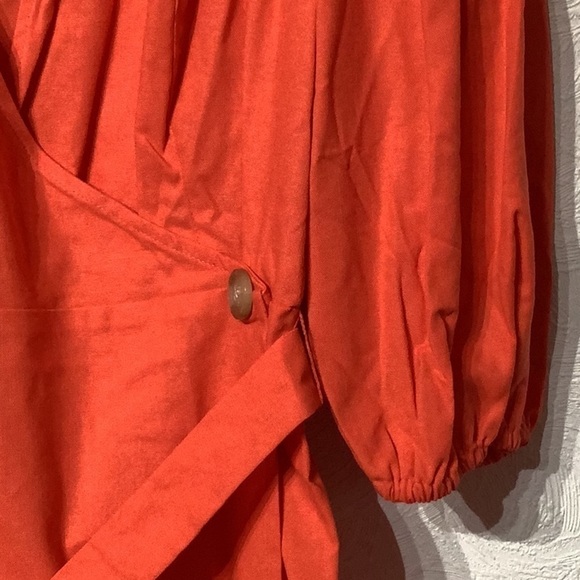 JustFab NWT - Sz L - wrap dress coral color w/ puffer sleeves - Picture 6 of 8